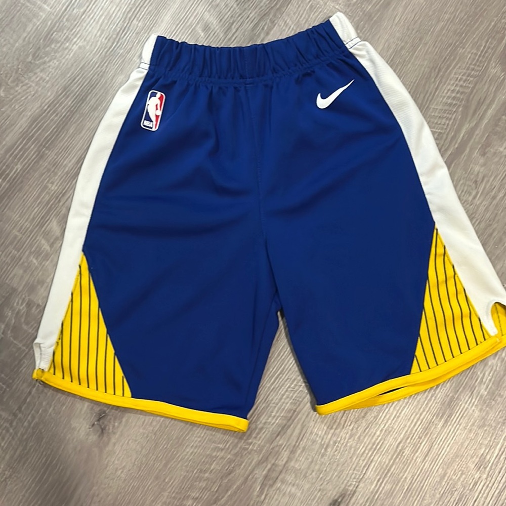 Boys Golden State Warriors uniform shorts - Youth Medium.